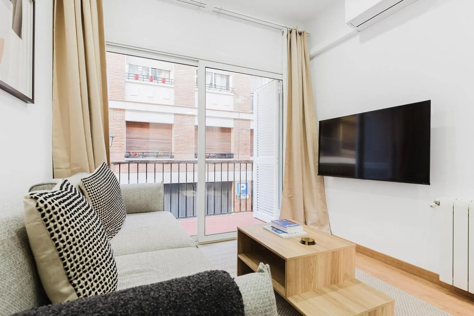 Blueground Sarria Ac Balcony Nr Pedralbes Bcn-173 Apartment Barcelona